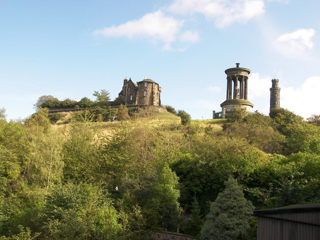 Central Calton Hill What A View Эдинбург Номер фото